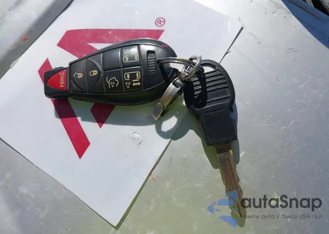 2010 Chrysler Town & Country Touring из США, поврежденный, VIN 2A4RR5D10AR271784